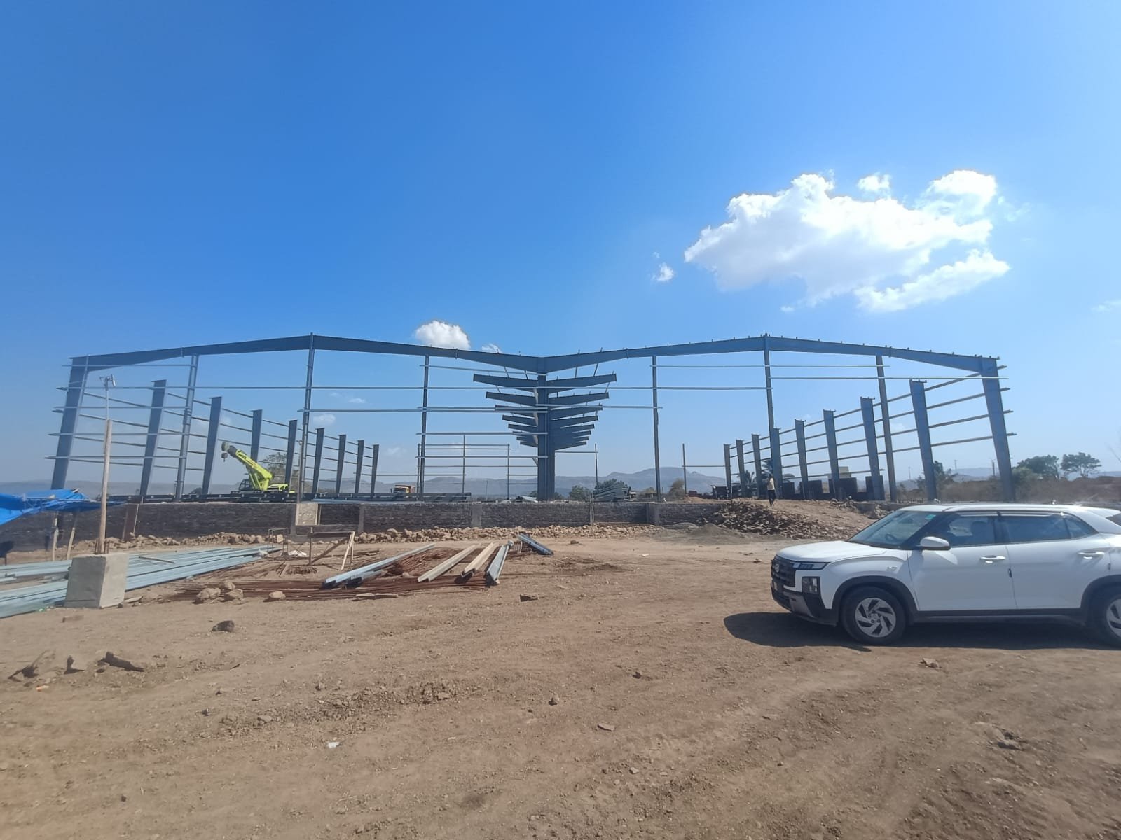 Roof sheeting installation over steel purlins